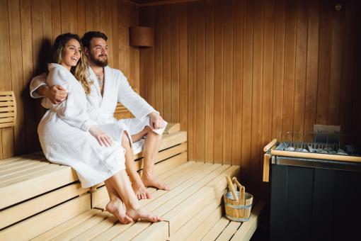 Couple dans un sauna